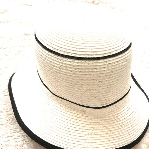 Camellia flower bucket hat - Picture 5 of 6